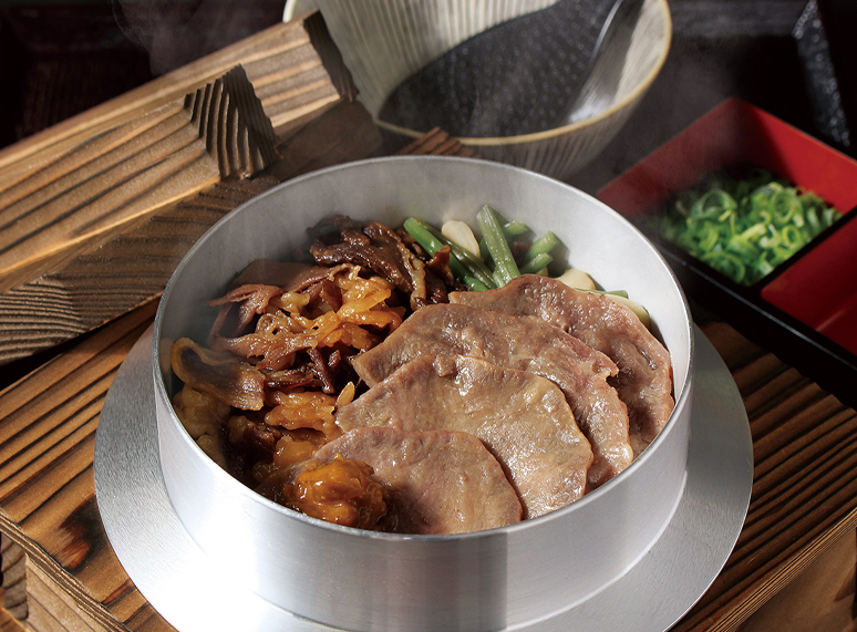 黒毛和牛と牛たんの釜飯
