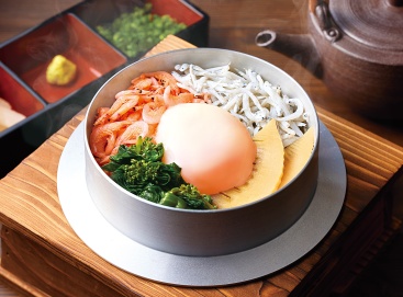 B665 しらすと桜エビの釜飯