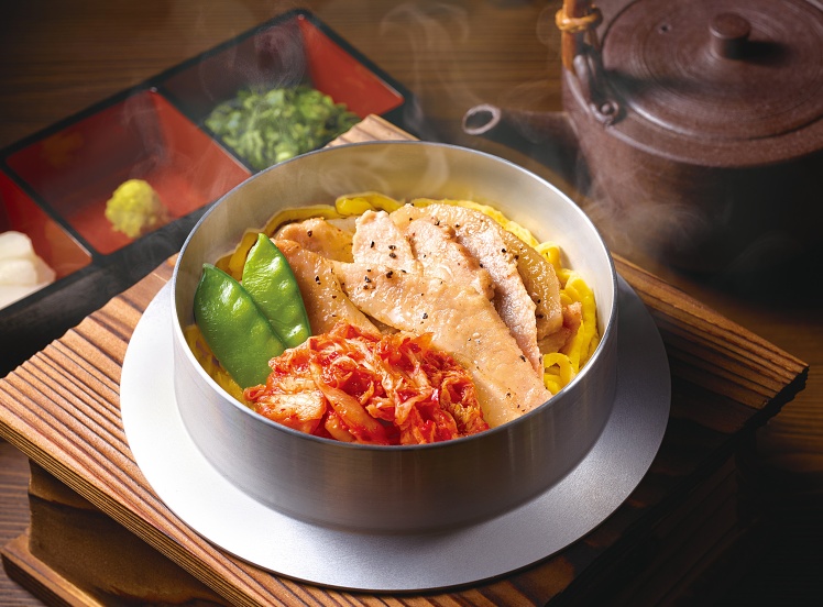 B670 豚トロキムチ釜飯